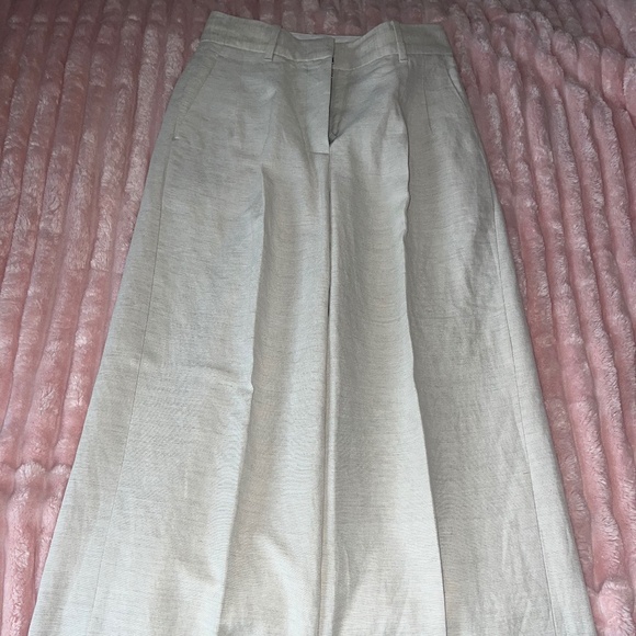Aritzia Effortless Linen Wide Leg Pant in Size 0 & Colour Natural Ecru - Picture 1 of 4